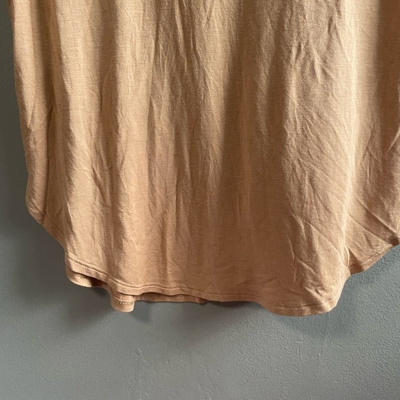 NWOT American Eagle Soft & Sexy tan v-neck shirt. Size X-Small. - Picture 7 of 7